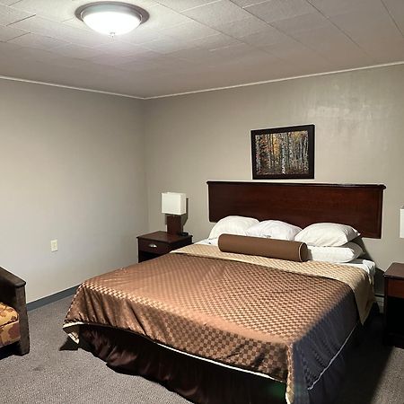 Cedar Hill Lodge Saint Ignace Buitenkant foto