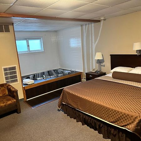 Cedar Hill Lodge Saint Ignace Buitenkant foto
