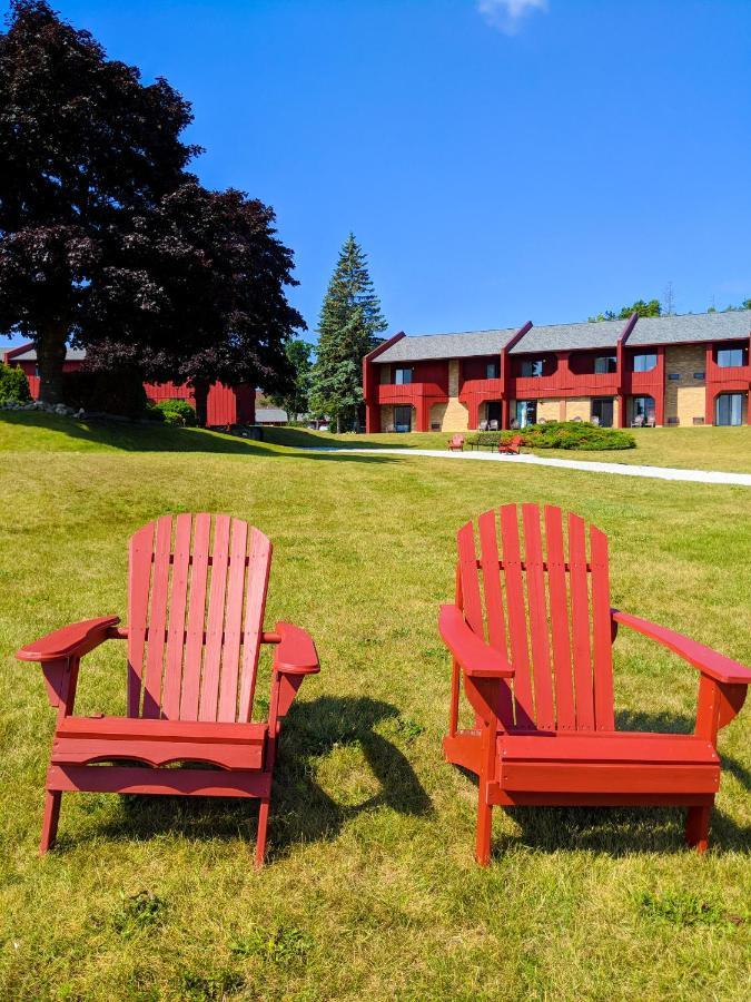 Cedar Hill Lodge Saint Ignace Buitenkant foto