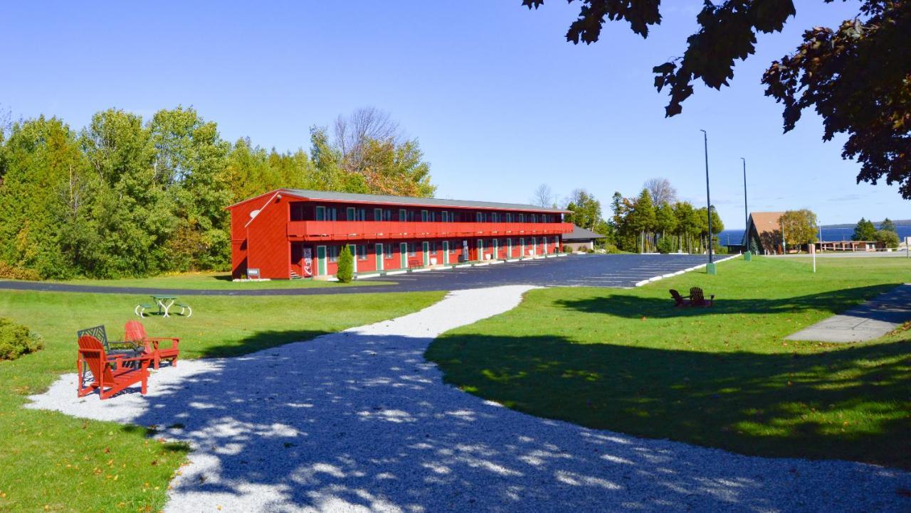 Cedar Hill Lodge Saint Ignace Buitenkant foto