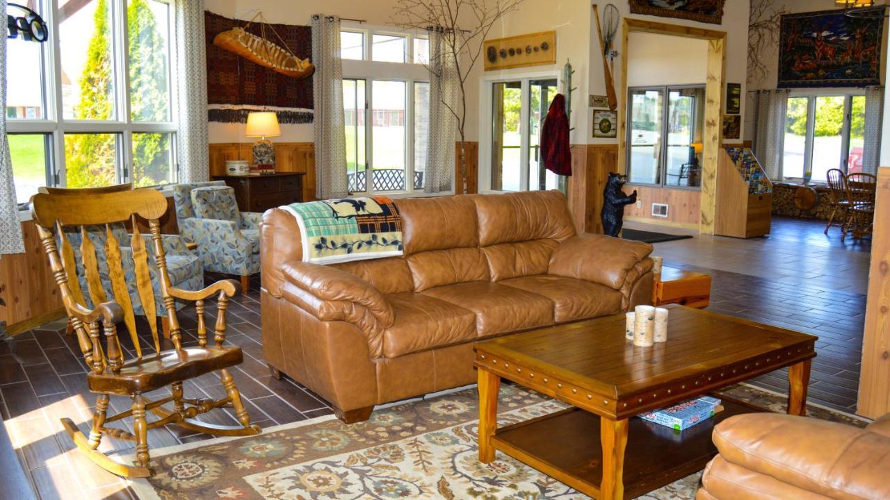 Cedar Hill Lodge Saint Ignace Buitenkant foto