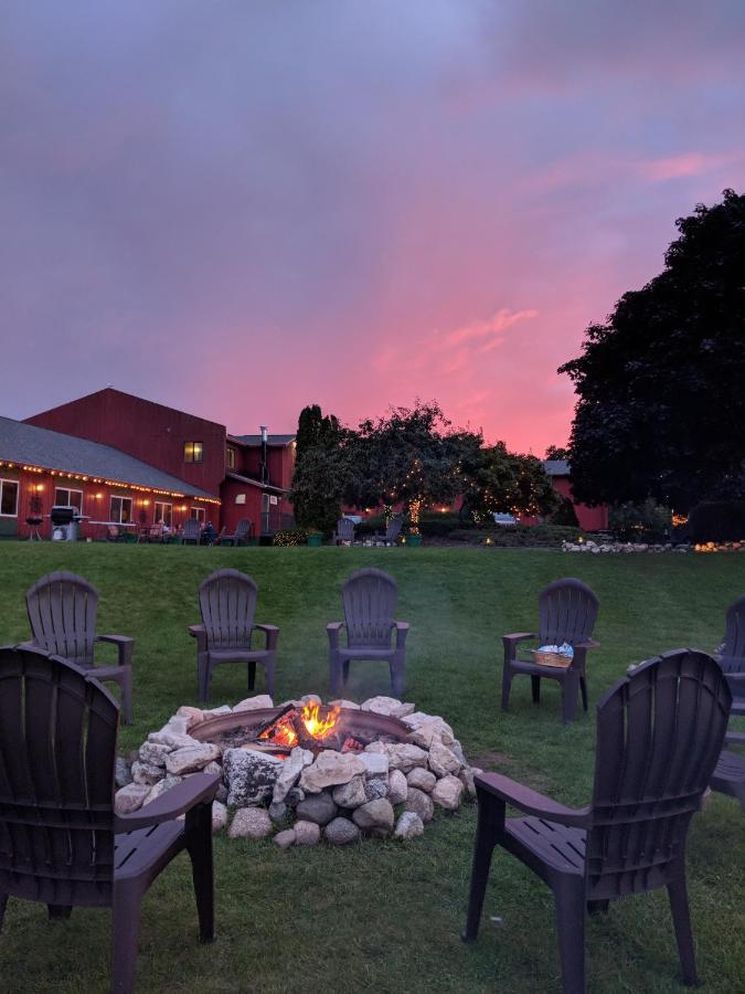 Cedar Hill Lodge Saint Ignace Buitenkant foto