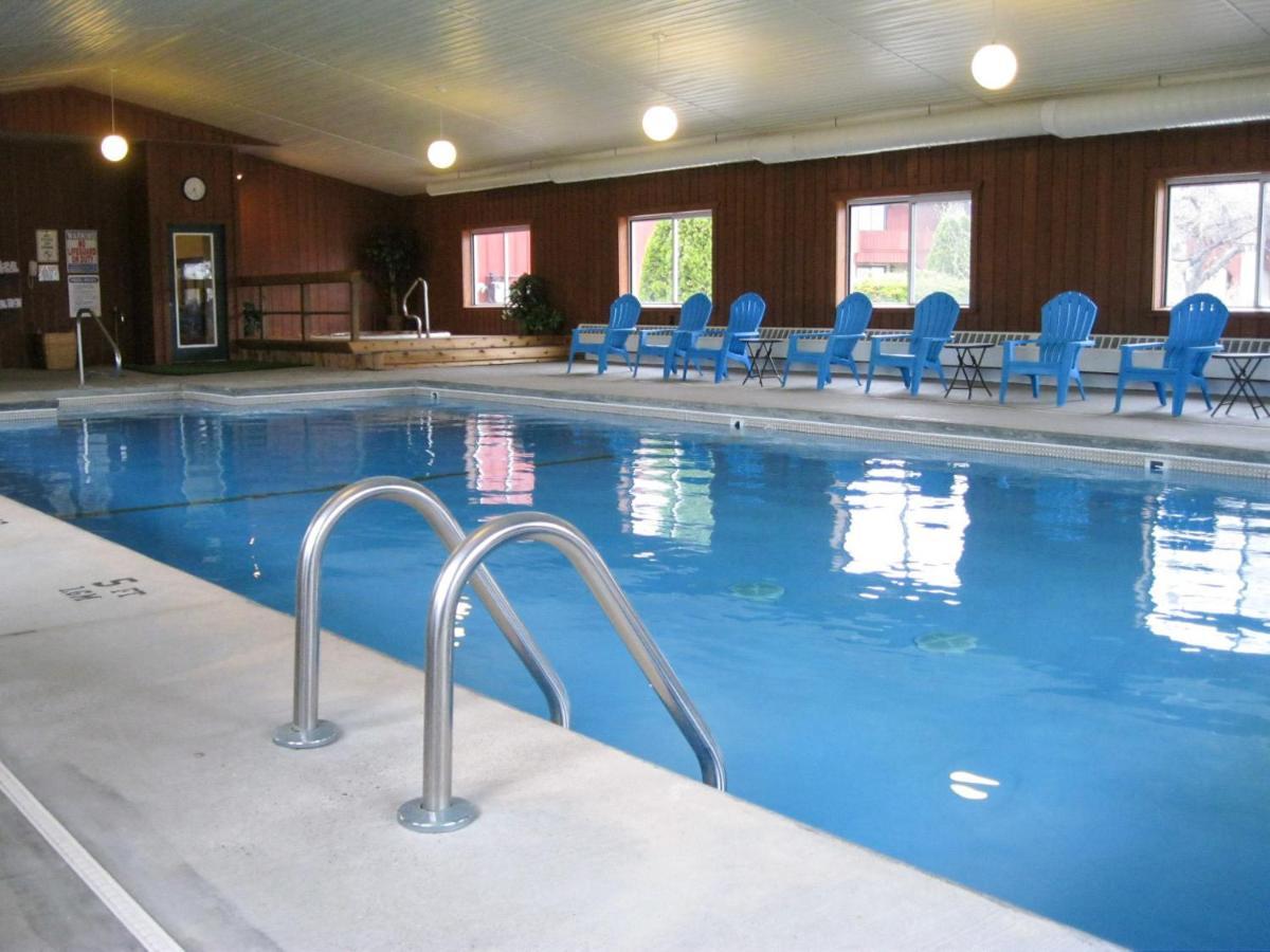 Cedar Hill Lodge Saint Ignace Buitenkant foto
