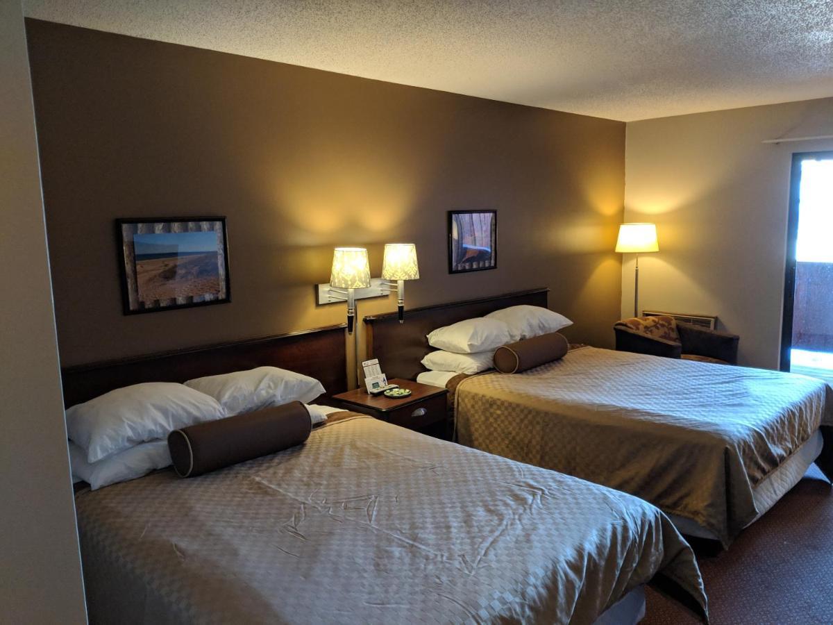 Cedar Hill Lodge Saint Ignace Buitenkant foto