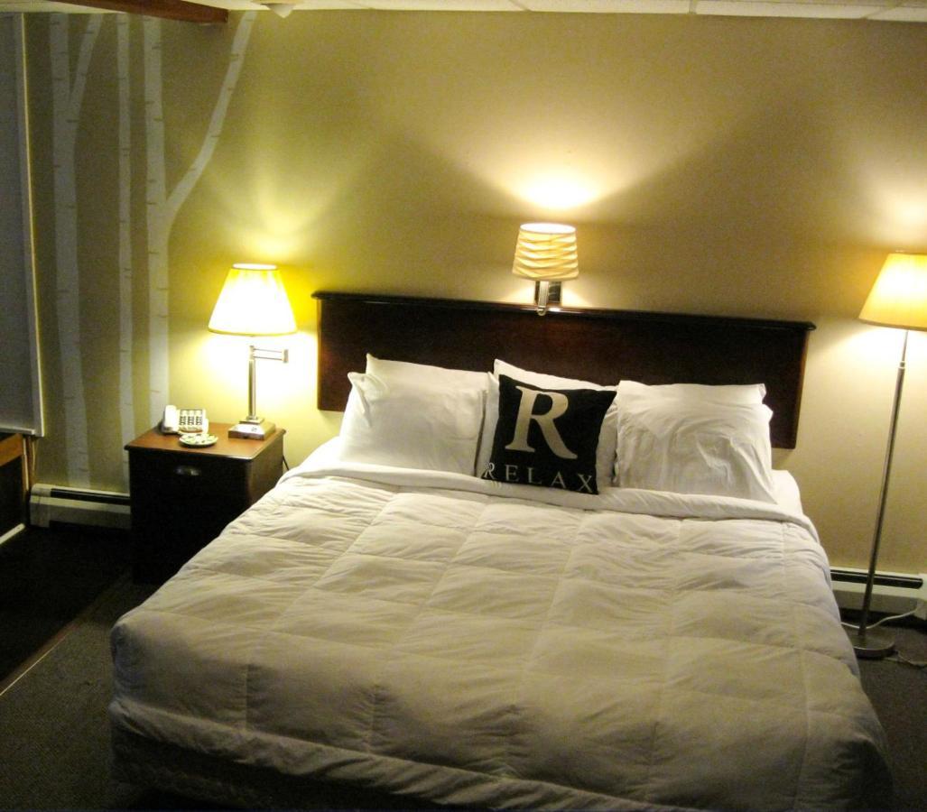 Cedar Hill Lodge Saint Ignace Buitenkant foto