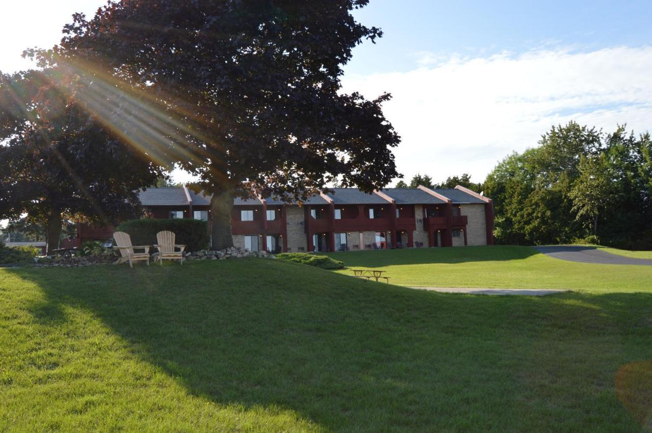 Cedar Hill Lodge Saint Ignace Buitenkant foto