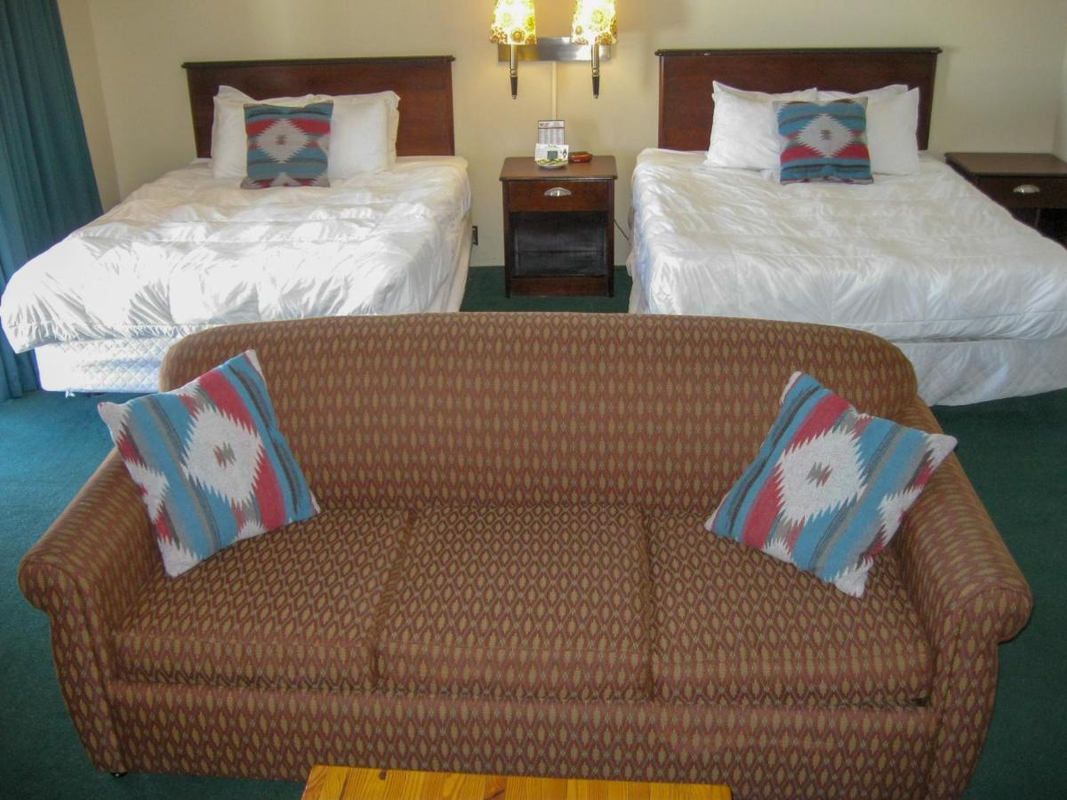 Cedar Hill Lodge Saint Ignace Buitenkant foto