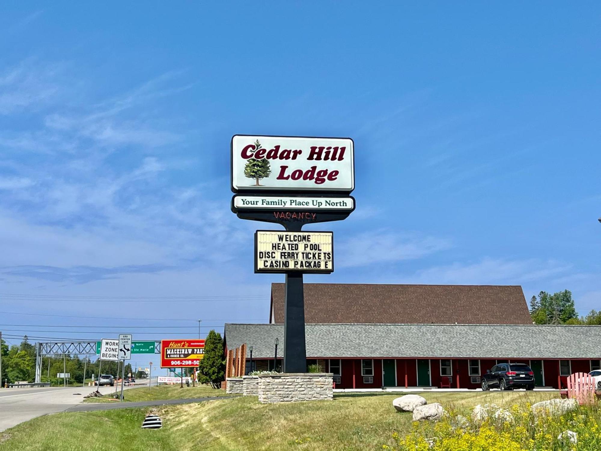 Cedar Hill Lodge Saint Ignace Buitenkant foto