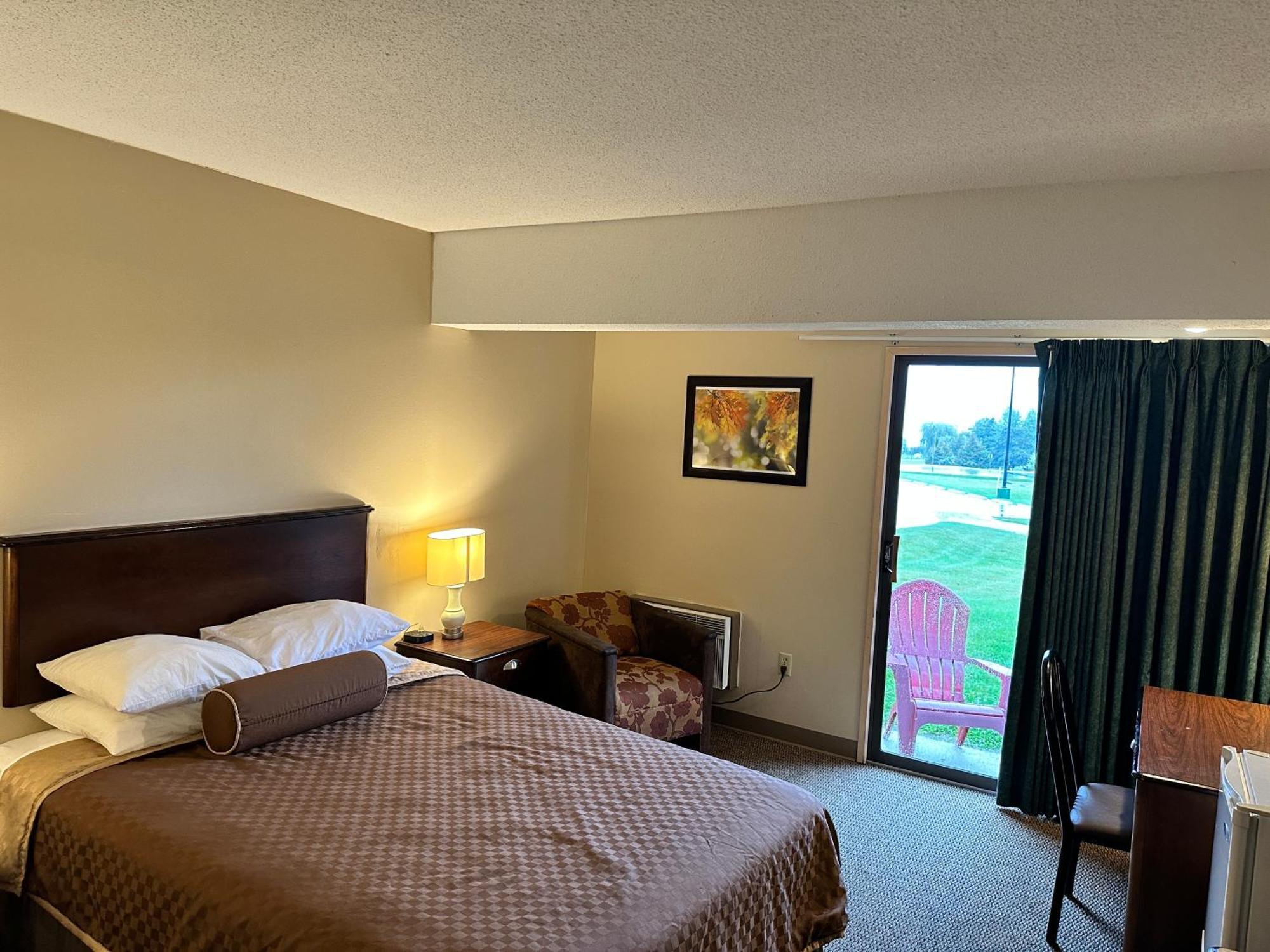 Cedar Hill Lodge Saint Ignace Buitenkant foto