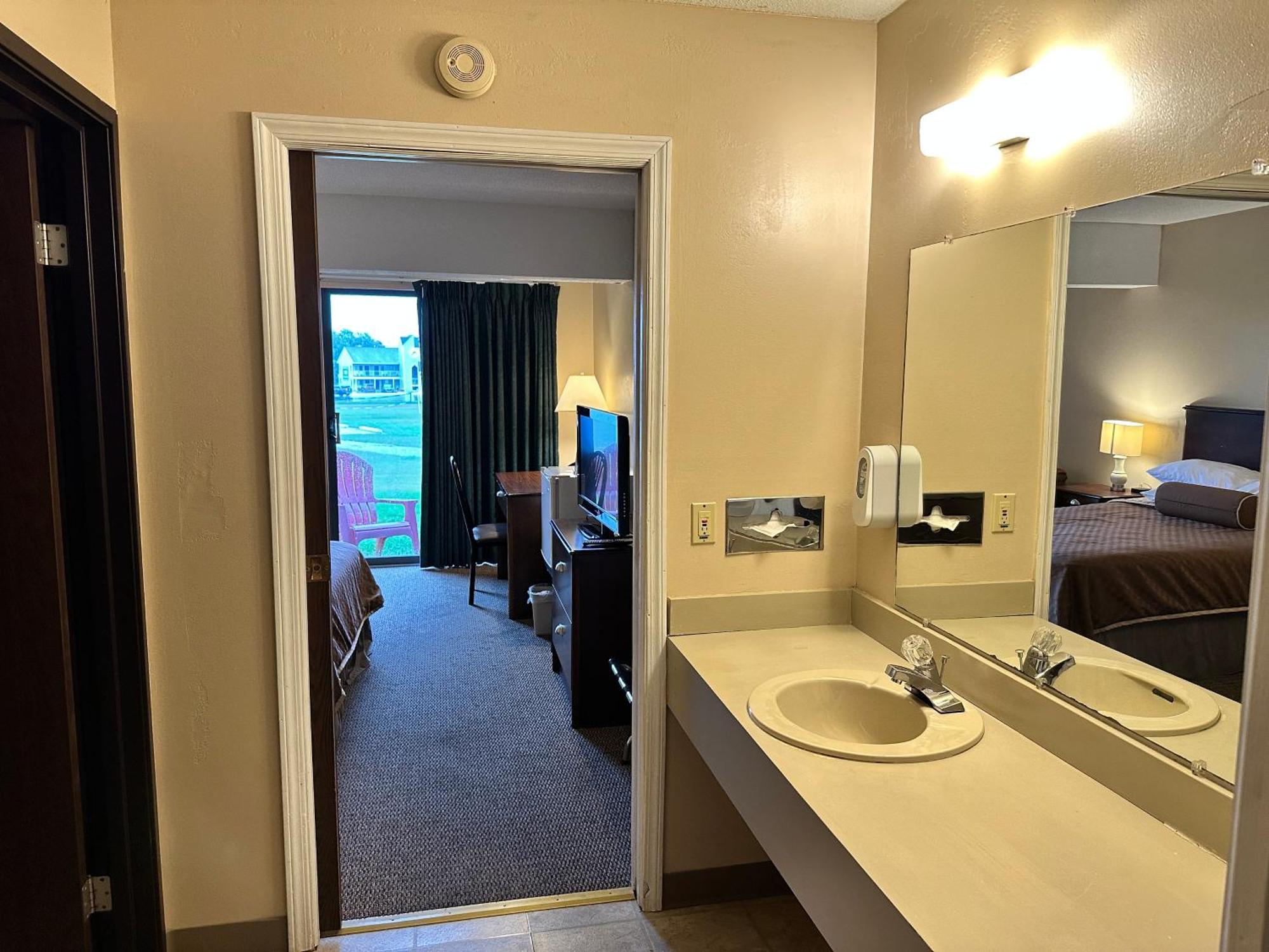 Cedar Hill Lodge Saint Ignace Buitenkant foto